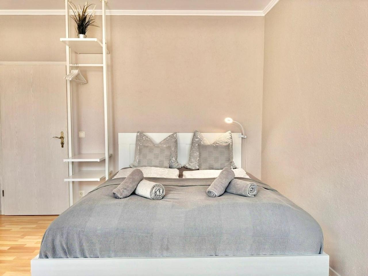 Appartement "Stadtgefluester" Im Zentrum, Inkl Stellplatz, 2 Betten, Babybett, Balkon, Gratis Kaffee Und Tee, Wlan 바우트젠 외부 사진