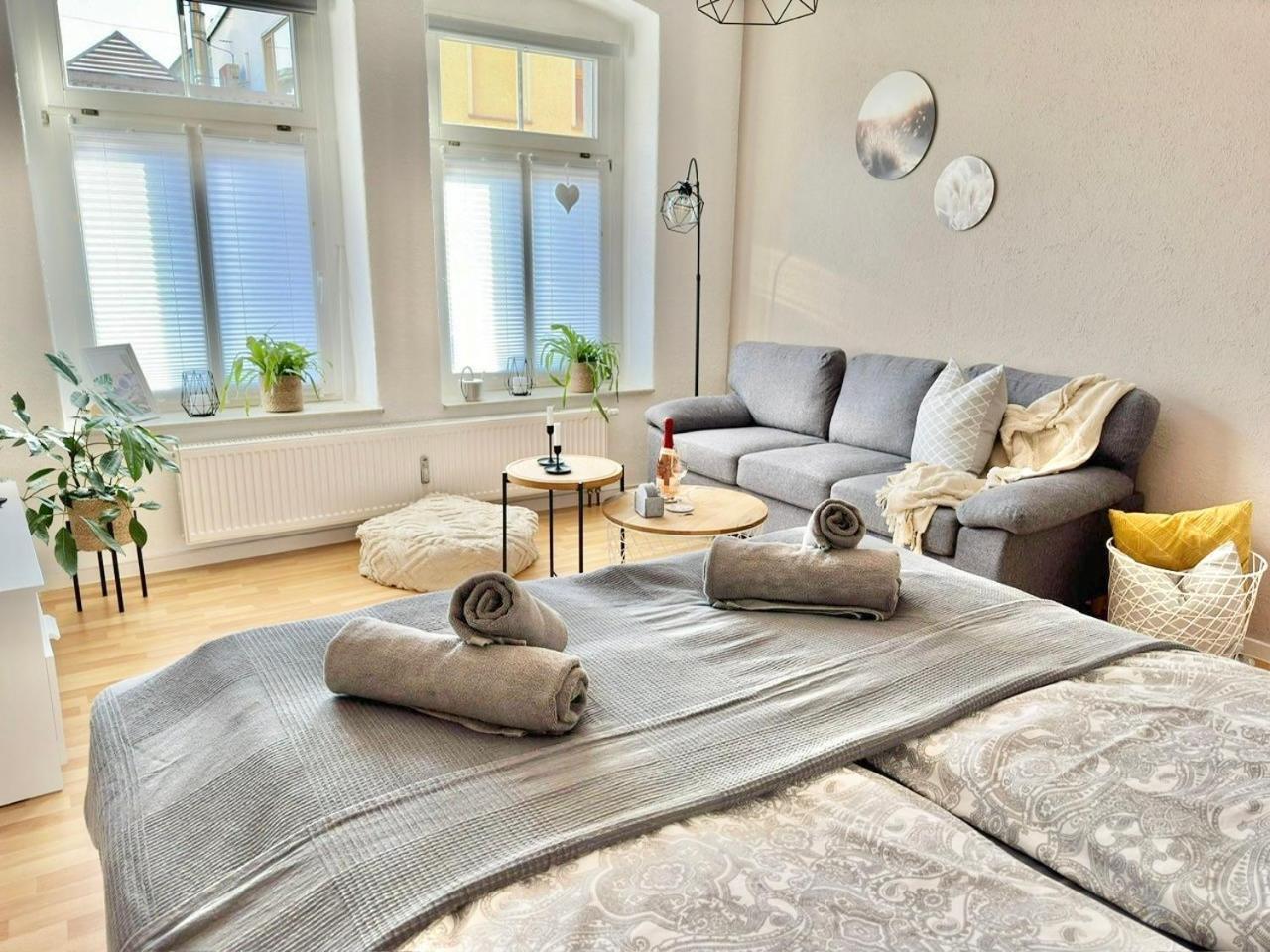 Appartement "Stadtgefluester" Im Zentrum, Inkl Stellplatz, 2 Betten, Babybett, Balkon, Gratis Kaffee Und Tee, Wlan 바우트젠 외부 사진